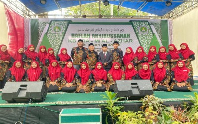 Penuh Haru dan Bangga, MI Al-Azhar Menganti Gelar Haflah Akhirussanah Siswa Kelas VI